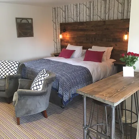 The Crown, Lodge