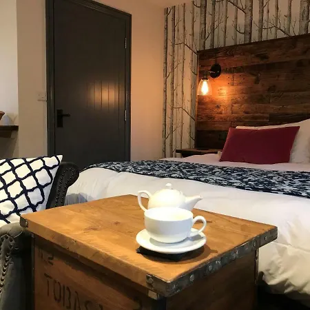 The Crown, Lodge *